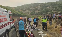 Yolcu Minibüsü Şarampole Devrildi: 10 Kişi Yaralandı