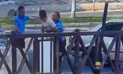 Zabıta ekipleri, okul önünde bıçak satan seyyar satıcıya müdahale etti