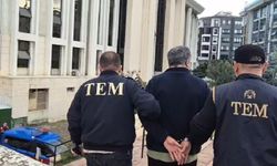 Atatürk ve Türk bayrağına hakaret eden öğretmen tutuklandı