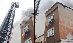 3 katlı binanın terasında yangın; alevler bitişikteki binanın çatısına sıçradı