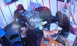 5,6 milyon TL’lik silahlı ve biber gazlı kuyumcu soygunu: O anlar kamerada