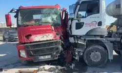 Beton mikseri karşı yöne geçerek gelen araçla çarpıştı