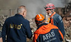 AFAD Başkanı Çöken Binada İncelemelerde Bulundu