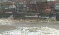 Amasra'da Fırtına: Dalga Boyu 6 Metreye Ulaştı