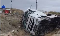 Ankara'da TIR Devrildi, Sürücü Hafif Yaralandı
