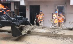 Ayazağa'da Sel Sonrası Temizliğe Jandarma Destek Verdi