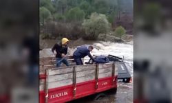 Aydın'da Sel Sularına Kapılan Otomobildekiler Kurtarıldı
