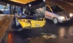 Bağcılar'da İETT Otobüsü Park Halindeki Çekiciye Çarptı