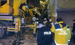 Beyoğlu'nda 5 Katlı Metruk Bina Çöktü, Ekipler Sevk Edildi
