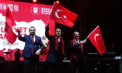 Ferhat Göçer Bursa'da Cumhuriyet Bayramı'nda Coşturdu