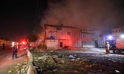 İzmir'in Buca İlçesinde Depoda Yangın Söndürüldü
