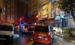 Kağıthane'de Binanın Çatısına Sıçrayan Yangın Söndürüldü