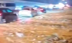 Kartal'da sel suları toprağı sürükledi; TEM bağlantı yolu kısmen kapandı