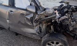 Malatya'da Otomobil Minibüs Çarpıştı: 3 Yaralı