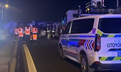 TEM'de TIR Otomobile Çarptı: Sürücü Hayatını Kaybetti