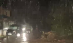 Sakarya'da şiddetli sağanak yolu kapattı (2)