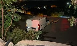 Sarıyer'de Araç Evin Çatısına Uçtu: 1 Yaralı