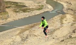 Sporcular Diyadin Kanyonu'nda Halat Üzerinde Yürüyüş Yaptı