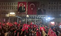 Zonguldak'ta Yağmur Altında Fener Alayı Düzenlendi