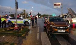 Antalya'da kamyon kırmızı ışıkta bekleyen araçlara çarptı! 2 kişi yaralandı