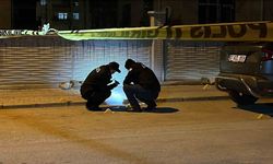 Boşanma aşamasındaki eşini kızının gözü önünde 4 kurşunla vurdu