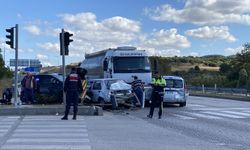 Çanakkale’de freni boşaldığı öne sürülen tanker 4 otomobile çarptı