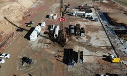 Bakan Bayraktar duyurdu: Gabar'ın batısında önemli petrol rezervi keşfetmek üzereyiz