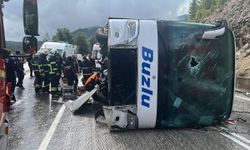Isparta-Antalya Yolunda Yolcu Otobüsü Devrildi: 1 Ölü, 7 Yaralı