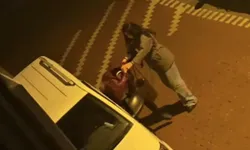 Kadın Tartıştığı Erkeği Sokak Ortasında Darbetti! Araçlara da Zarar Verdi