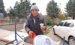 Kahramanmaraş’ta 77 Yaşındaki Osman Amca 35 Yıldır Aynı Arabayla Nohut Satıyor!