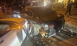Kahramanmaraş’ta kontrolden çıkan otomobil, park halindeki araçlara çarptı