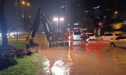 Kahramanmaraş'ta sağanak sonrası gece mesaisi
