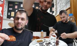 Kahramanmaraş'ta tattığı acı biber hayatını değiştirdi! Çayına bile pul biber atıyor