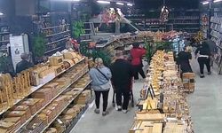 Mağazaya servis aracı daldı: Müşteriler neye uğradığını şaşırdı