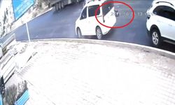 Korkunç kaza; otomobil önce araca sonra çocuğa çarptı!