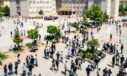 Okulun duvarına tehdit içerikli mesajlar yazan 17 yaşındaki çocuk gözaltına alındı