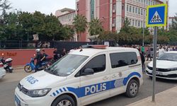Ortaokulda kız öğrenci sınıf arkadaşını bıçakladı!