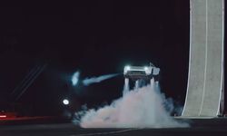 Tesla'nın uçan otomobili tanıtıldı! İşte piyasaya çıkacağı tarih
