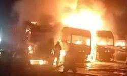 Tır garajı kundaklandı: 4 araç küle döndü