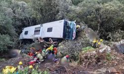 Yolcu Otobüsü 20 Metrelik Şarampolden Yuvarlandı: 83 Yaralı