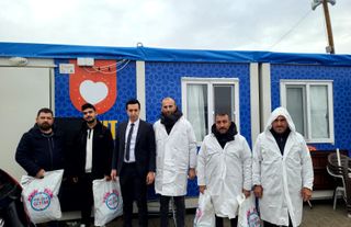 Soğuk Kışa Sıcak Çözüm :Konteyner Kentte Mont ve Bot Yardımı