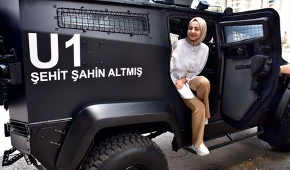 Şehit ailesini polis, üzerinde şehidin ismi yazılı zırhlı araçla ziyaret etti  