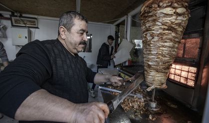 Pazarcık esnafı konteynerlerde ekonomiye katkı sunuyor
