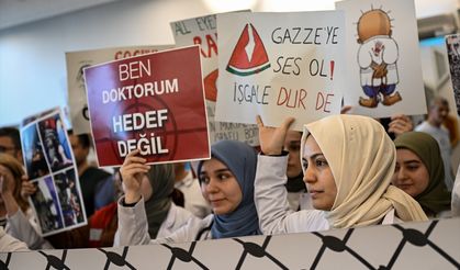 Adana'da sağlık çalışanları İsrail'in Gazze'ye yönelik saldırılarını protesto etti