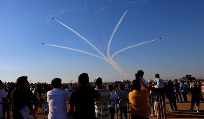 Türk Yıldızları gökyüzünü renklendirdi