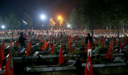 Kahramanmaraş'ta Depremzedeler Kaybettikleri Yakınlarını Andı