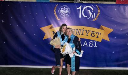 ALKÜ’de Anne ve Kız Aynı Anda Mezun Oldu