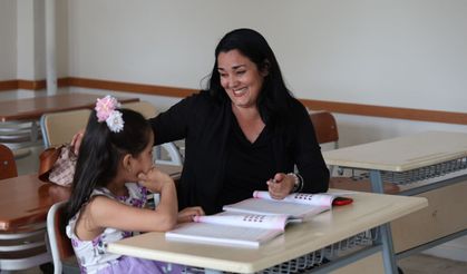 Kübalı Aile Türkçeyi Kozan’da Öğreniyor: Annesi ve Kızıyla Halk Eğitim’e Başladı