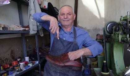 85 Yıllık Makineyle 55 Yıldır Ayakkabı Tamir Ediyor: Son Ustalarından Ahmet Özsoy’un Hikayesi