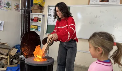 Kahramanmaraş köy okulunda hem öğretmen hem hizmetli: Derya Acun’un dokunaklı hikayesi